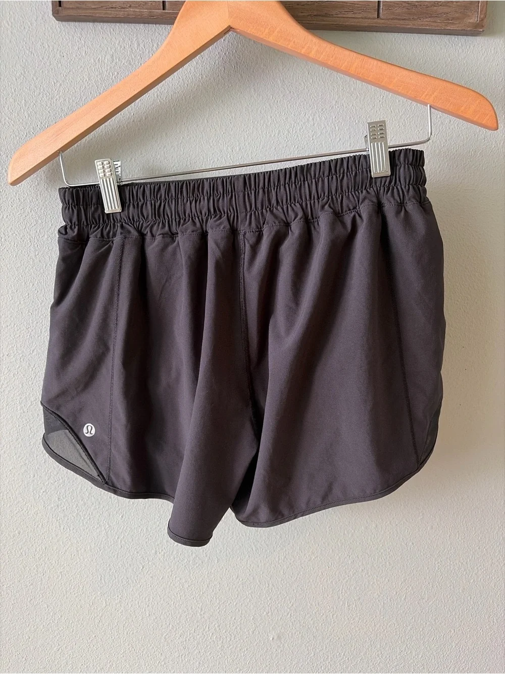 Lululemon athletica Hotty Hot Women's Athletic Running Shorts - black 8 Tall - Picture 2 of 4
